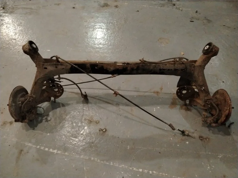 Балка Honda Civic 42100SMGE06 FN L13Z1, задняя