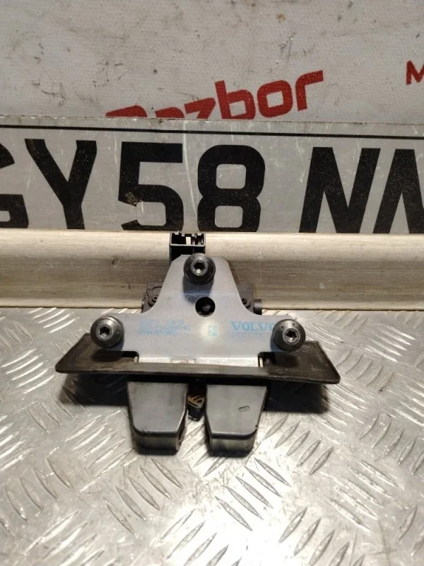 Замок крышки багажника Volvo Xc60 31440240 DZ31 B4204T7