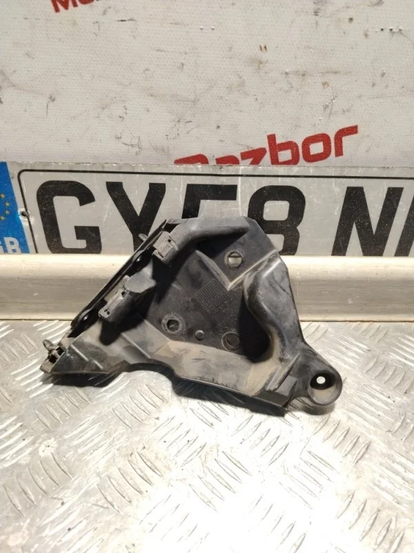 Кронштейн бампера Volvo Xc60 30764619 DZ31 B4204T7, правый