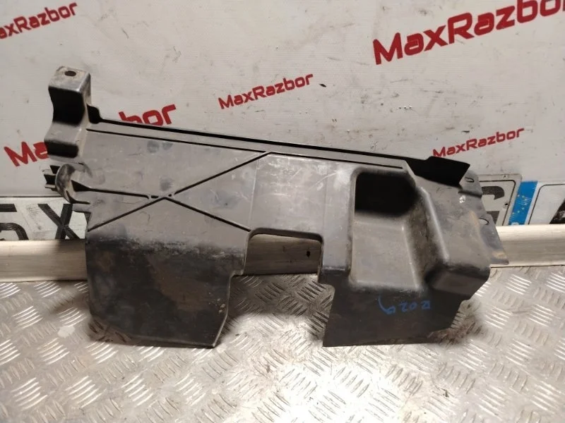 Дефлектор радиатора Nissan Qashqai 62822JD20A J10, правый