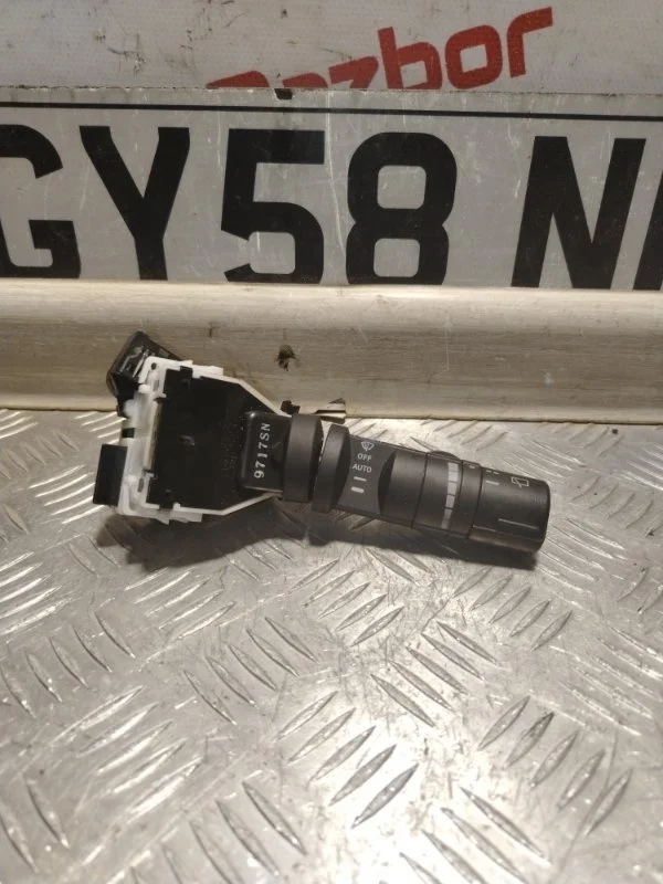 Переключатель дворников Nissan Qashqai 25260JD01A J10