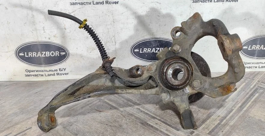 Кулак поворотный передний правый Land Rover Discovery III (2004—2009)