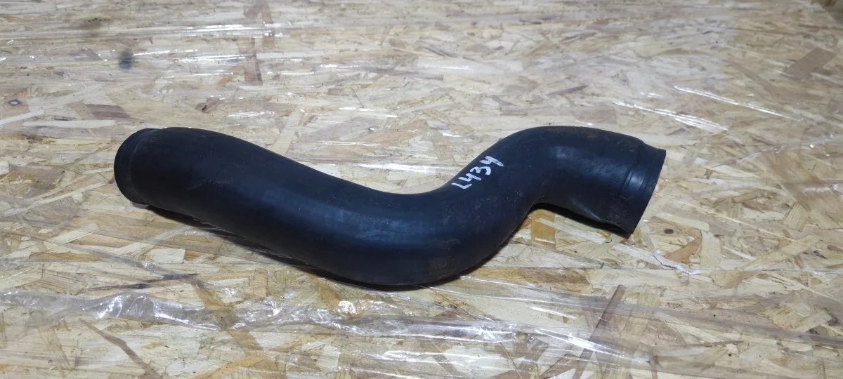 Патрубок интеркулера Land Rover Range Rover III рестайлинг (2005—2009)