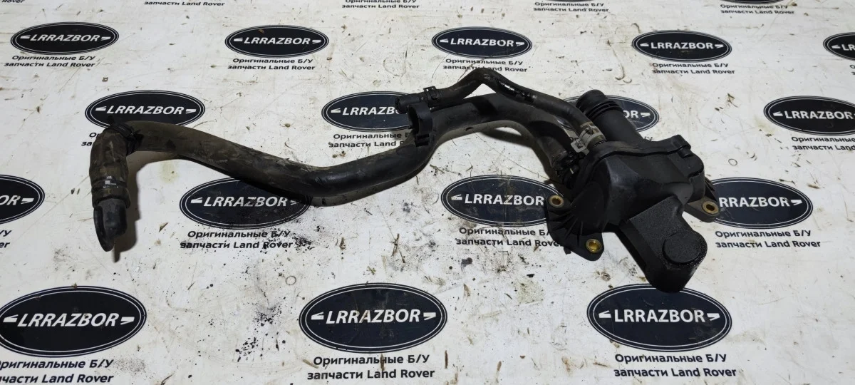 Тройник системы охлаждения Land Rover Discovery III (2004—2009)