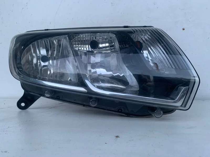 Фара Renault Logan 2012-2018 260105559R 2, передняя правая