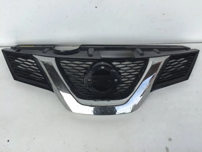 Решётка радиатора Nissan X-Trail 2017-2021 623104CM0A T32, передняя