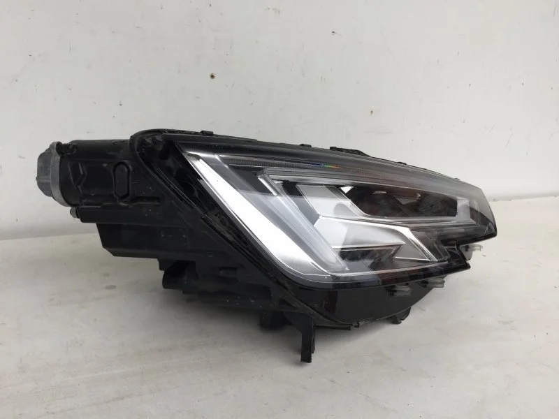 Фара Audi A4 2015-2019 8W0941034 B9, передняя правая