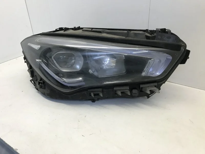 Фара Mercedes-Benz Cla-Klasse 2019-2021 A1189062600 C118, передняя правая