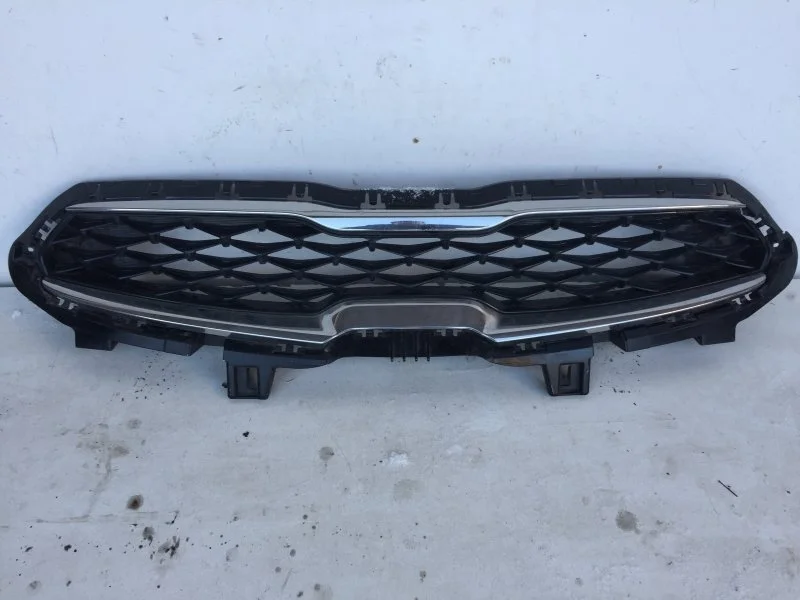 Решётка радиатора Kia Cerato 2018-2021 86350M6010 4, передняя