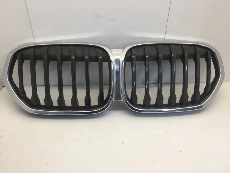 Решётка радиатора Bmw X1 2015-2020 51138493451 F48, передняя