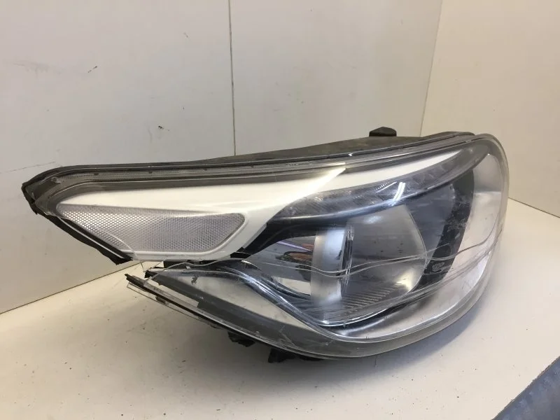 Фара Kia Soul 2013-2019 92102B2040 2, передняя правая