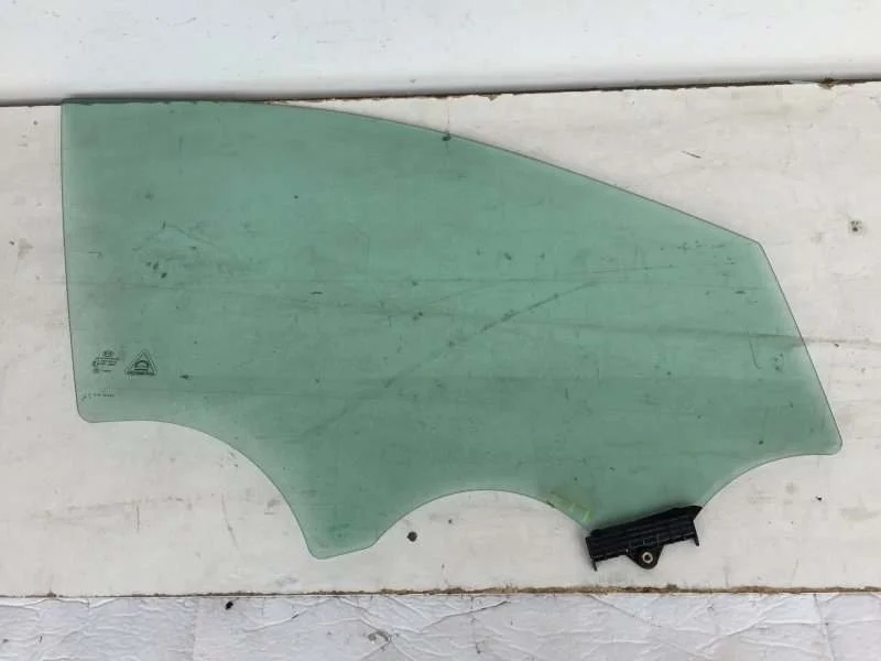 Стекло двери Kia Sportage 2016-2020 82420F1000 4, переднее правое