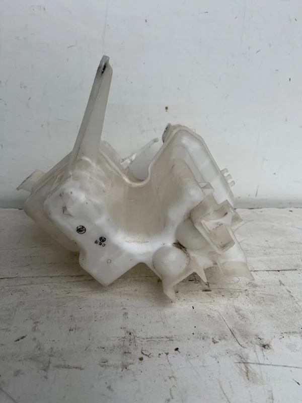 Бачок стеклоомывателя Toyota Camry 2018-2021 8535533200 XV70, передний