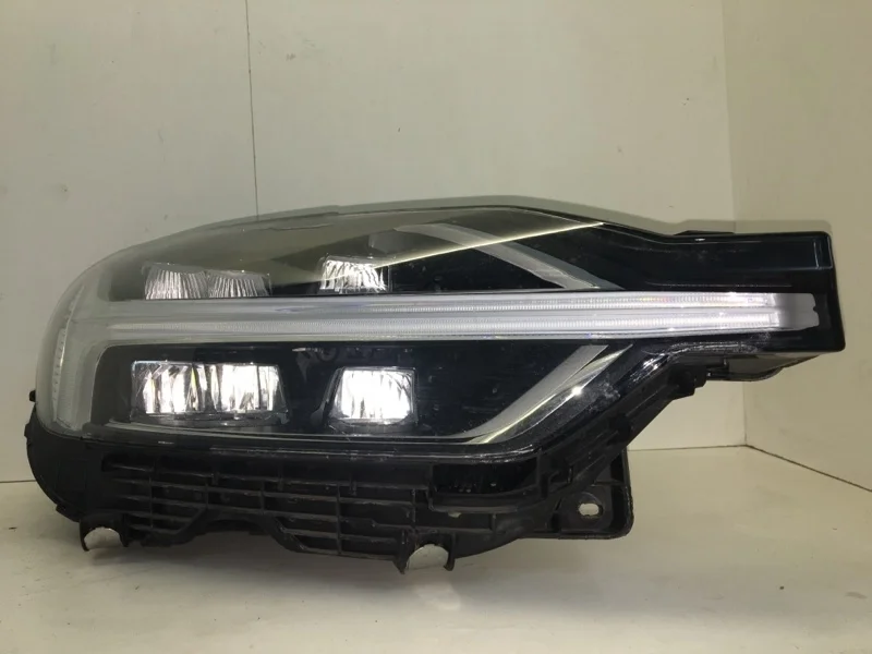Фара Volvo Xc60 2017-2021 32133553 2, передняя правая
