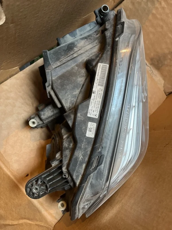 Фара Mercedes-Benz C-Klasse 2012-2015 A2048200839 W204, передняя правая