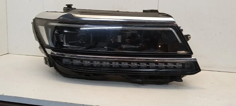 Фара Volkswagen Tiguan 2016-2022 5NB941082D 2, передняя правая