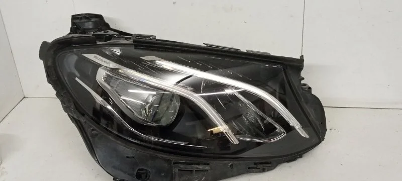 Фара Mercedes-Benz E-Klasse 2016-2021 А2139067806 W213, передняя правая