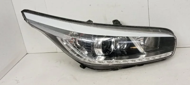 Фара Kia Ceed 2012-2018 92102А2220 2, передняя правая