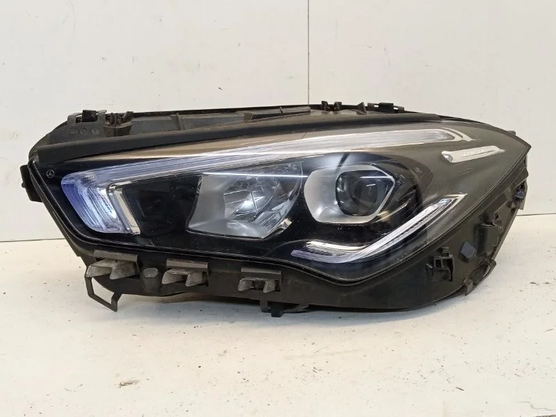 Фара Mercedes-Benz Cla-Klasse 2019-2021 A1189062500 C118, передняя левая