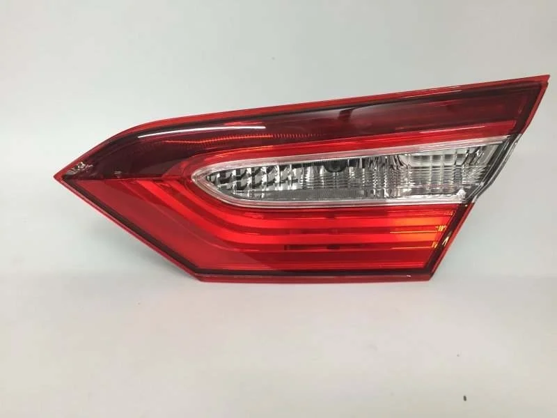 Фонарь в крышку багажника Toyota Camry 2017-2021 8158033340 XV70, задний правый
