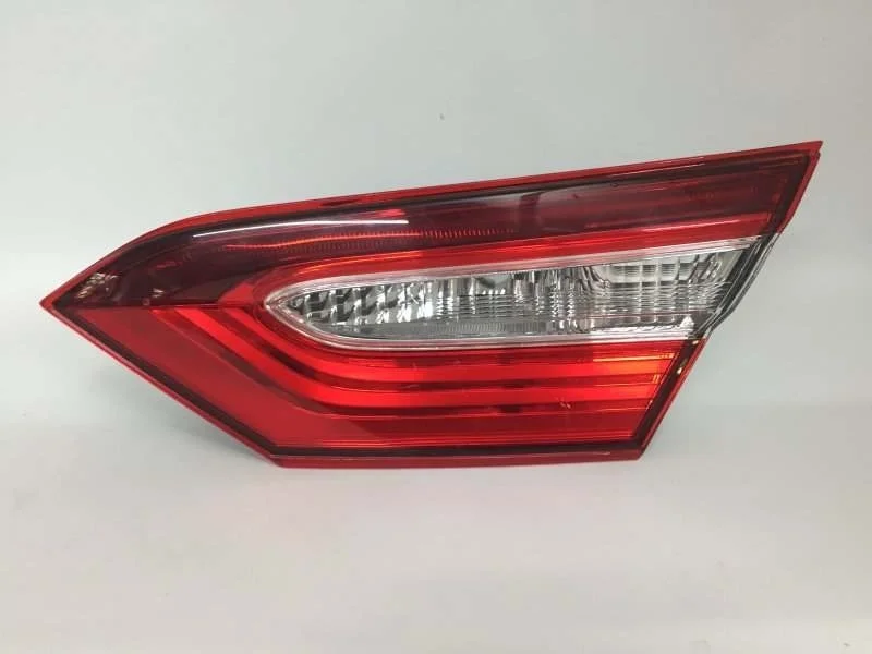 Фонарь в крышку багажника Toyota Camry 2017-2021 8158033340 XV70, задний правый