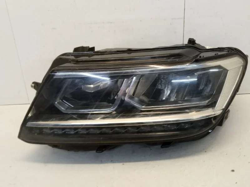 Фара Volkswagen Tiguan 2016-2020 5NB941035D 2, передняя левая