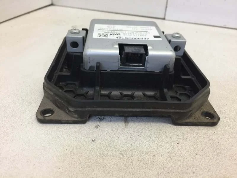 Блок управления Toyota Highlander 2013-2020 8596702020 3, передний правый