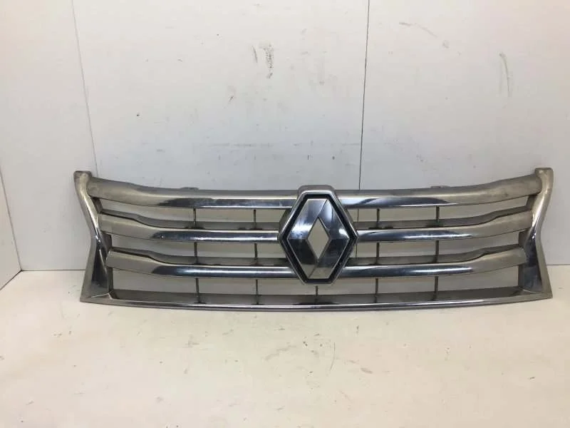 Решётка радиатора Renault Duster 2015-2020 623825665R 1, передняя