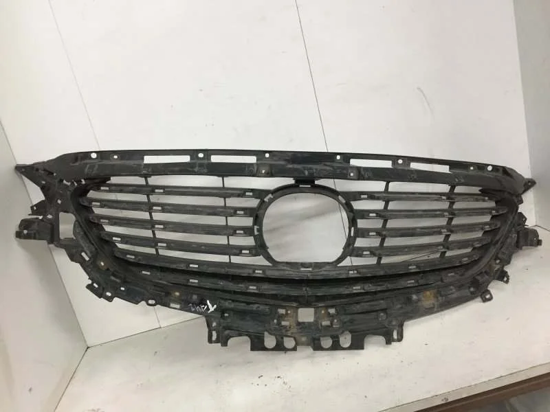 Решётка радиатора Mazda 6 2012-2018 G46L50712 GJ, передняя