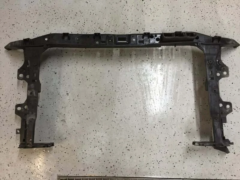 Панель передняя Hyundai Elantra 2015-2020 64101F2000 6, передний