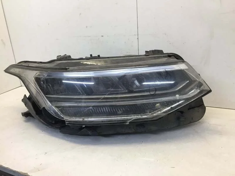 Фара Volkswagen Tiguan 2016-2023 5NB941036C 2, передняя правая