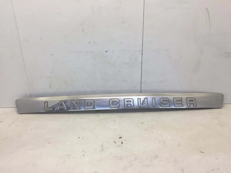 Накладка крышки багажника Toyota Land Cruiser 2007-2015 7680160180 200, задняя