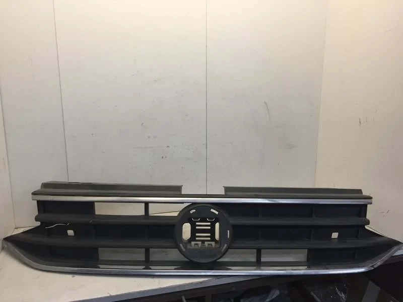 Решётка радиатора Volkswagen Tiguan 2016-2023 5NA853653M 2, передняя