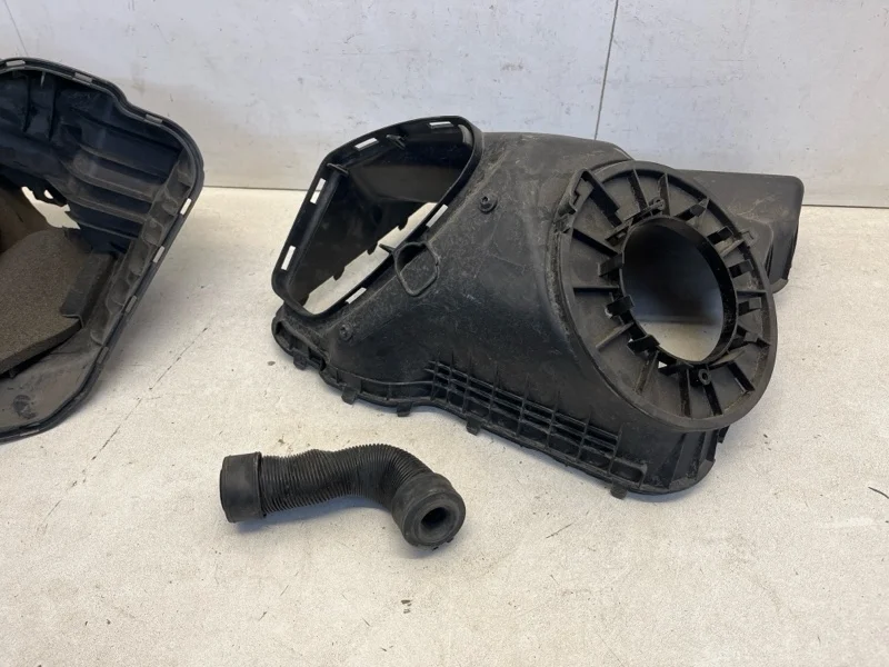 Корпус воздушного фильтра Audi A6 2011-2018 4G0133838E C7, передний