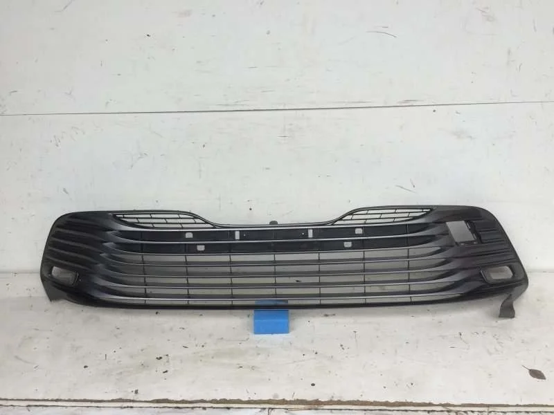 Решётка радиатора Toyota Camry 2017-2023 5311333020 XV70, передняя