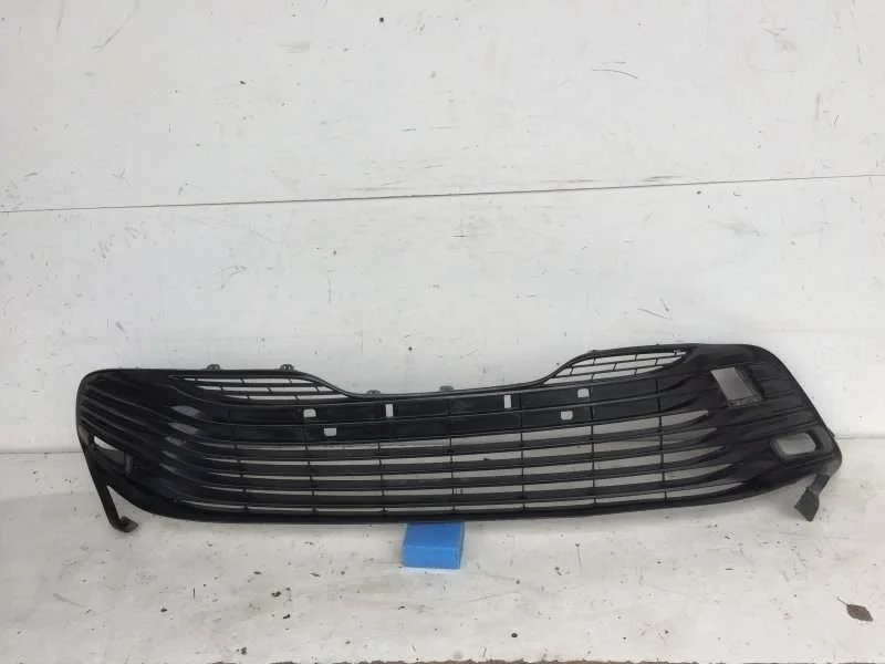 Решётка радиатора Toyota Camry 2017-2023 5311333020 XV70, передняя