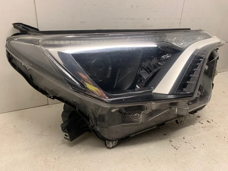 Фара Toyota Rav4 2015-2019 8114542680 XA40, передняя правая