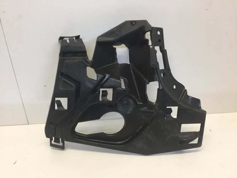 Кронштейн бампера Volvo Xc60 2017-2023 31425174 2, передний