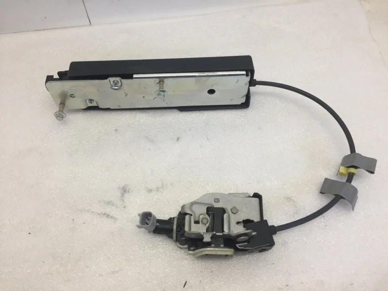 Замок багажника Land Rover Discovery 2004-2009 FQR500080 3, задний