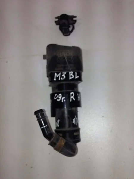 Форсунка омывателя фары Mazda 3 2009-2013 BBP25182X BL, передняя правая