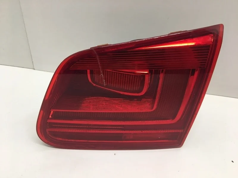 Фонарь внутренний Volkswagen Tiguan 2011-2016 5N0945094H 1, задний правый