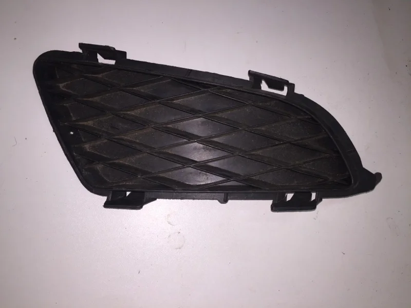 Решётка бампера Mazda 6 2002-2008 GJ6A50C11A GG, передняя правая