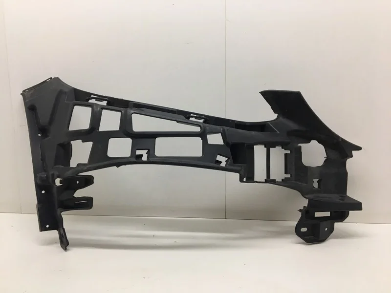 Кронштейн бампера Mercedes-Benz C-Klasse 2014> A2058853265 W205, передний правый