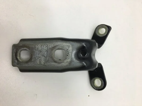 Петля двери нижняя Chevrolet Camaro 2015-2018 13501711 6, передняя левая