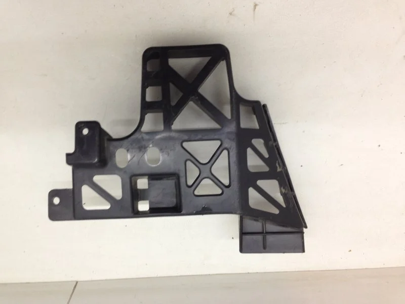 Кронштейн бампера Mazda 3 2003-2009 BR5S502B1 BK, передний левый