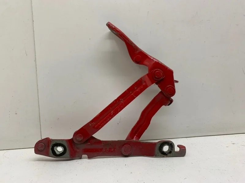 Петля крышки багажника Mazda 3 2003-2009 BN8V52710C BK 1.6-2.0 Л, задняя правая