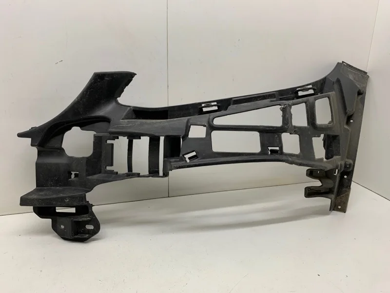 Кронштейн бампера Mercedes-Benz C-Klasse 2014> A2058853165 W205, передний левый