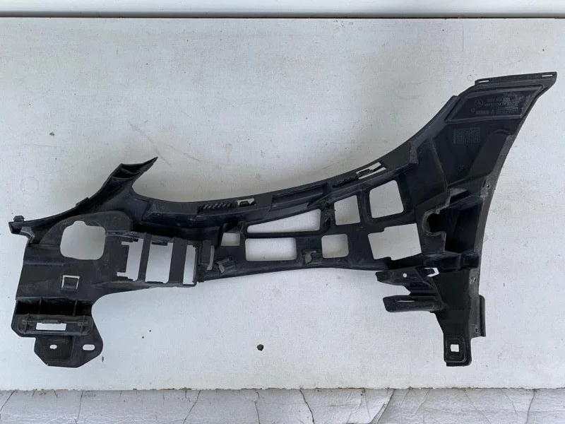 Кронштейн бампера Mercedes-Benz C-Klasse 2014-2018 A2058853265 W205, передний правый