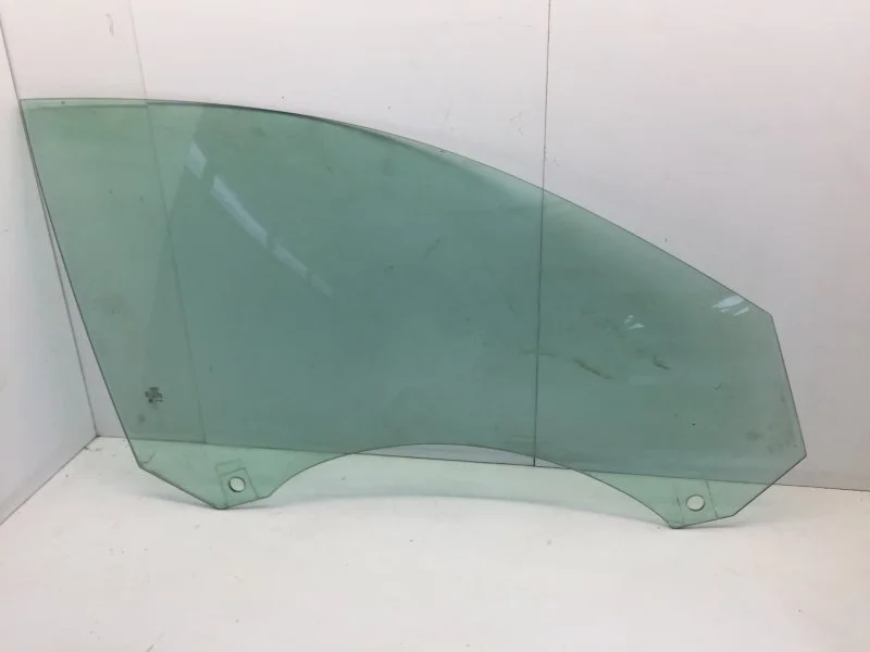 Стекло двери Audi A6 1997-2004 4F0845202 C5, переднее правое