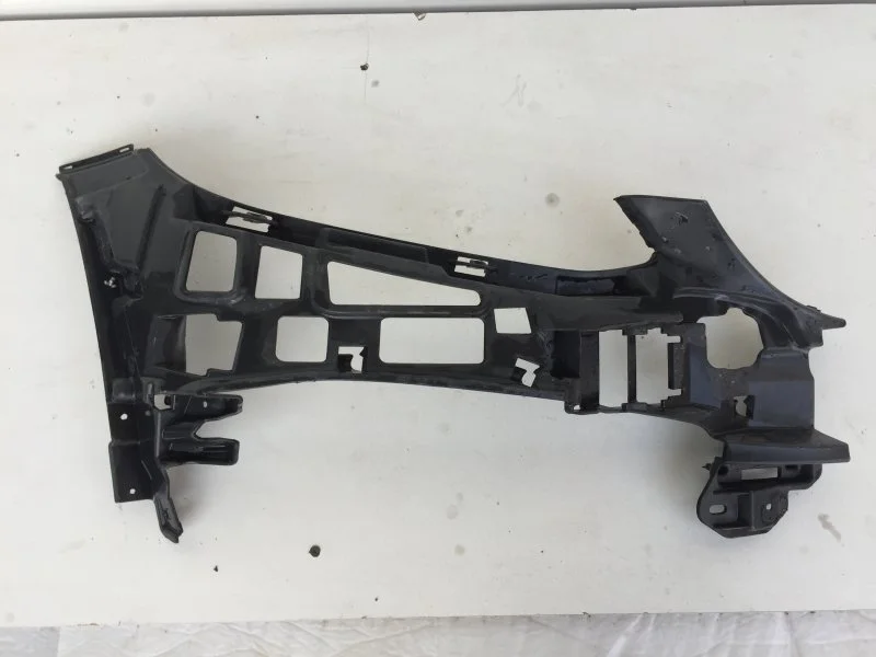 Кронштейн бампера Mercedes-Benz C-Klasse 2013> A2058853265 W205, передний правый